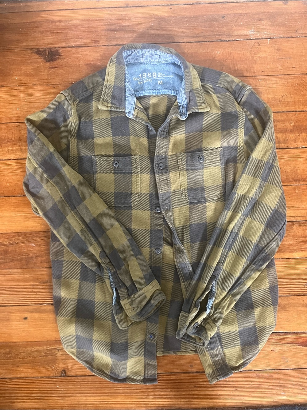GAP Olive and Gray Plaid Casual Button-Down Shirt
